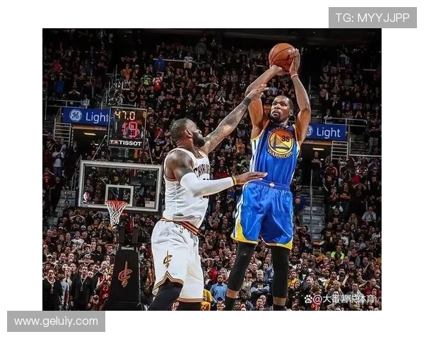 詹姆斯状态火热杜兰特强势回应NBA赛场再掀巅峰对决风暴